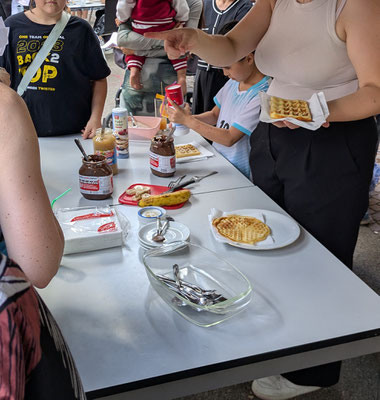 Der Waffelstand mit verschiedenen Toppings.