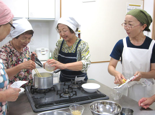 ねぎ味噌作ってます。ごま油のいい香り～。