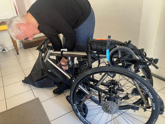 Le vélo prêt pour rejoindre l'Allemagne par le train.