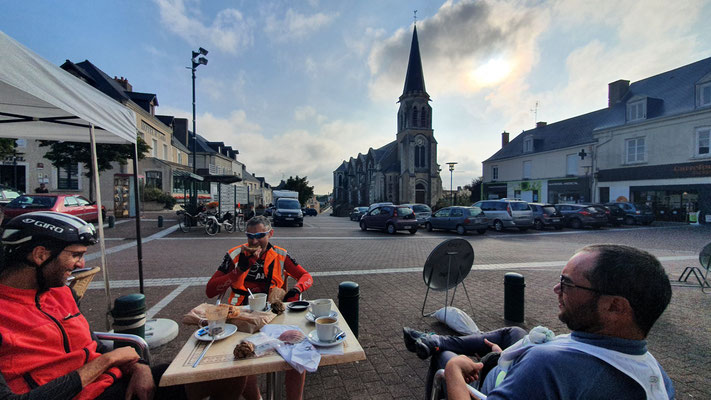 Petit déjeuner en terrasse !