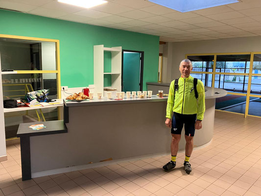 Régis à l'heure pour le café du matin