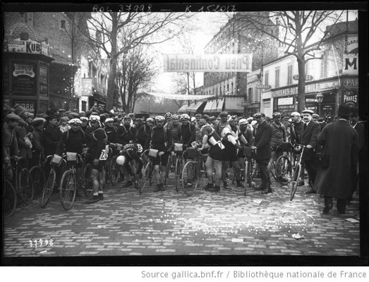 Start des Paris-Roubaix 1914 in Suresne (Sieger Ch.Crupelandt)