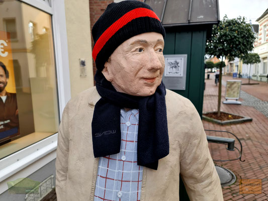 15.02.2022 - Straelener Alltagsmenschen / Opa This (mit seinem Enkel Martin - leider wurde im Jan. 2022 dieser von Vandalen beschädigt) 