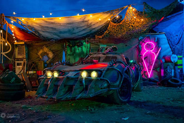 Rotten Raptor Walkingact Endzeit Wasteland Postapokaplyspe Bühnenshow Feuershow Showcar Mad Max