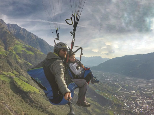 Tandemflüge mit 5 Jahren, hier Blick Richtung Meran