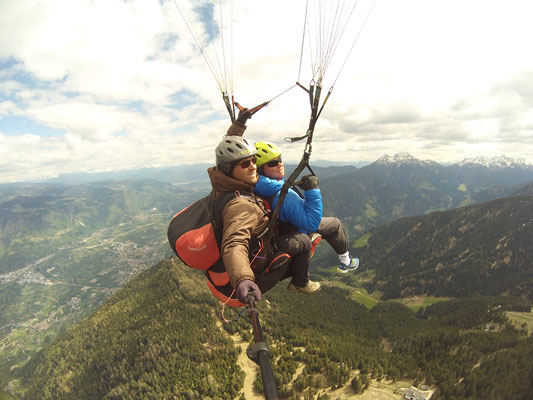 hinten die Dolomiten