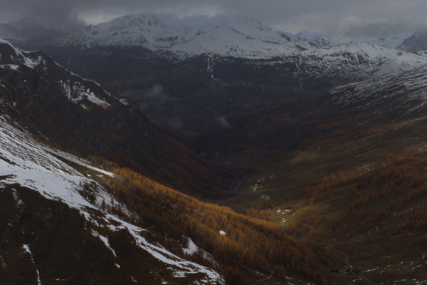 L'autome en fond de vallée, l'hiver sur les montagnes 