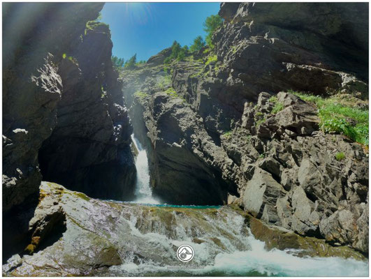 soleil et belles cascades canyon des oules