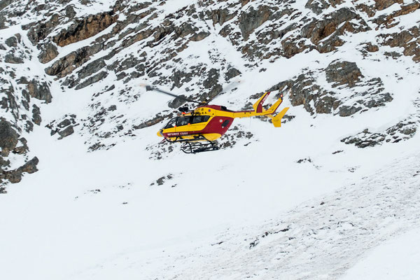 secours en montagne raquette à neige