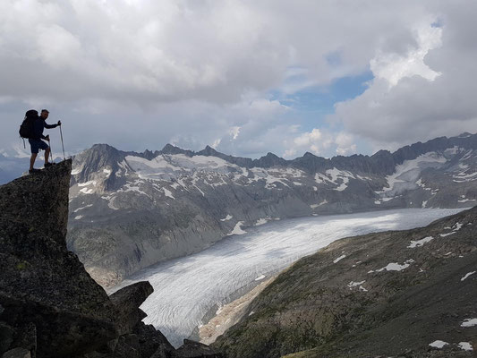 Am kleinen Furkahorn mit Blick auf den Rhone-Gletscher