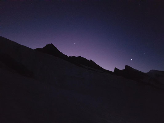 Sonnenaufgangsstimmung: Es kündigt sich ein hervorragender Bergtag an