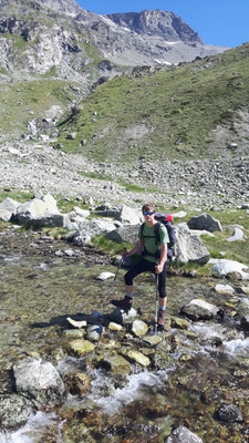 Aufstieg zur Rothornhütte auf Plateau vor Moräne-2600m