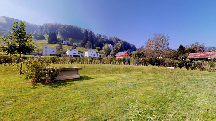 Blick nach Südwesten zum renaturierten Bach