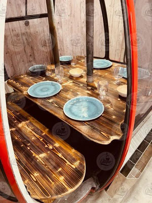 vente télécabine Leitner ROUGE  4 ou 6 places avec grande table pour décoration sur le thème de la montagne 