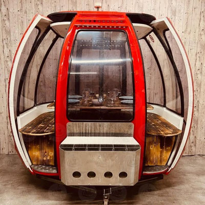 vente télécabine Leitner ROUGE  4 ou 6 places avec grande table pour décoration sur le thème de la montagne 