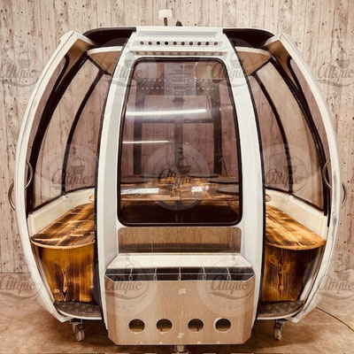 vente télécabine Leitner 4 ou 6 places avec grande table pour décoration sur le thème de la montagne 
