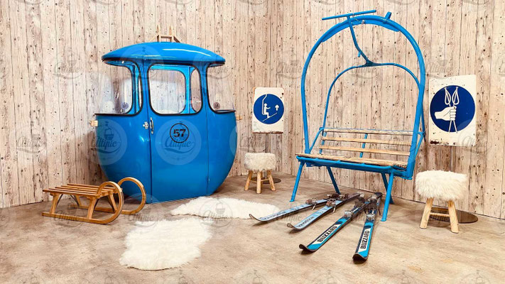 Location Pack Altipic avec télécabine cabine oeuf de ski mini bleu 2 places + télésiège rond 2 places et accessoires décoration thème ski neige montagne l'hiver