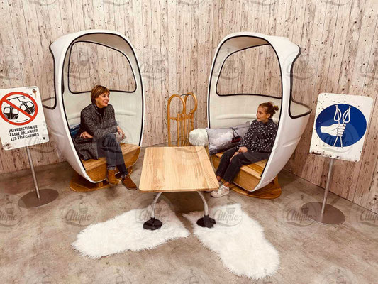 louer pack DUO fauteuils 2 places blanc demi télécabine cabine oeuf ski pour animation photobooth Thème montagne hiver