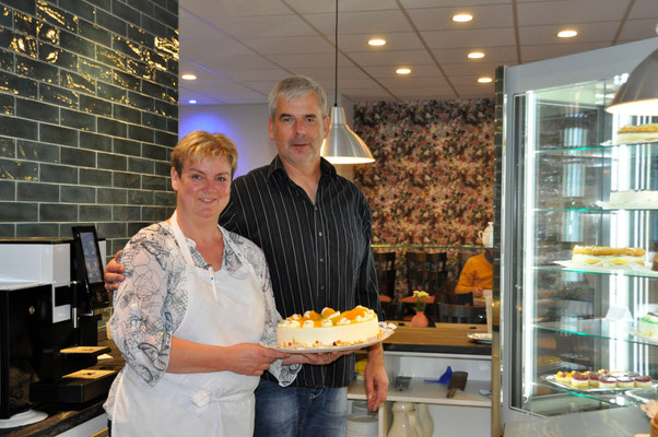 Kathleen Goedicke und ihr Mann im Café No. 3 in Schmölau