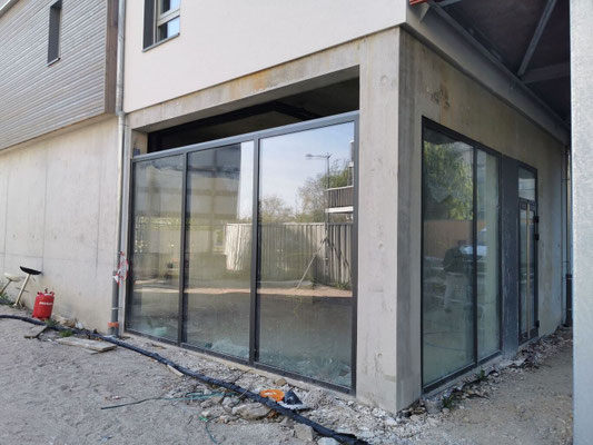 VUE SUR L'EXTERIEUR DU LOCAL