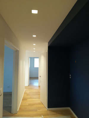 VUE SUR LE COULOIR DEPUIS L'ENTREE