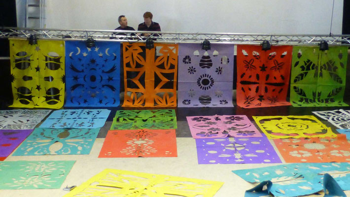 décors pour le spectacle musical de fin d'année, réalisé avec les ateliers 8/10 ans d'Anaïs et les ateliers adultes