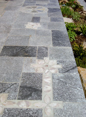 Terrasse Mosaik/Granitplatten