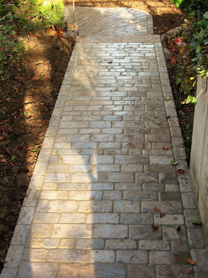 Weg Reihenpflaster Muschelkalk