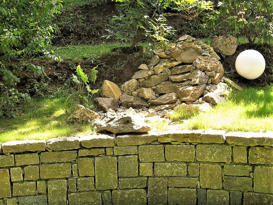 Trockenmauer Muschelkalk/Wasserspiel-Quelle