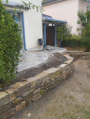 Natursteinarbeiten Pflasterarbeiten Trockenmauer Würzburg