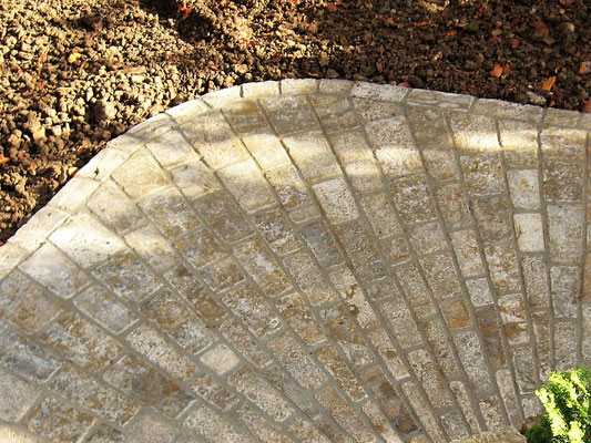 Übergang Reihenpflaster Muschelkalk