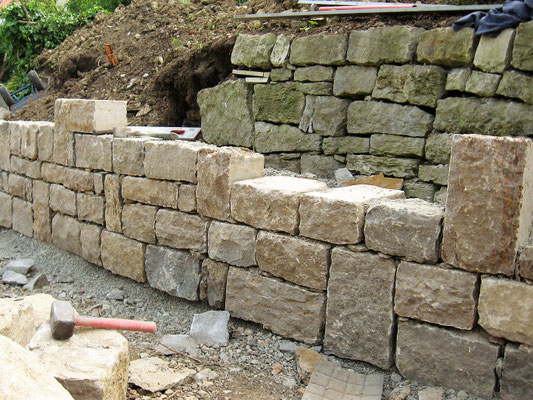 Natursteinarbeiten Pflasterarbeiten Trockenmauer Würzburg