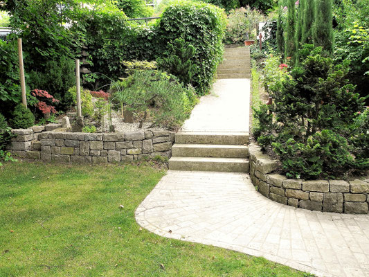 Treppenanlage/Mauer/Pflaster Muschelkalk