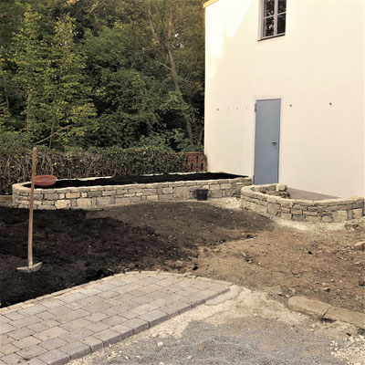 Hochbeete Muschelkalktrockenmauern