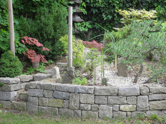 Natursteinmauer/Zengarten