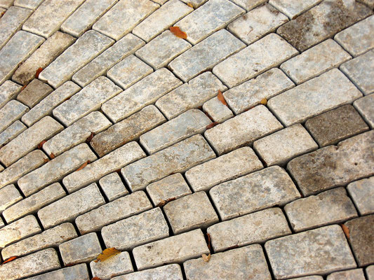 Übergang Reihenpflaster Muschelkalk
