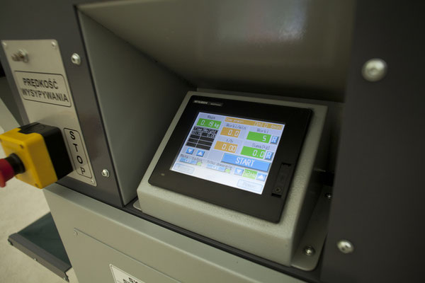 Machine de pesage et d'emballage électronique