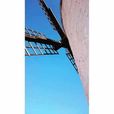 Un molino de viento