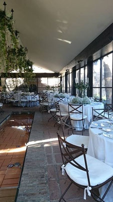 Les tables toutes vêtues de blanc pour l'occasion !