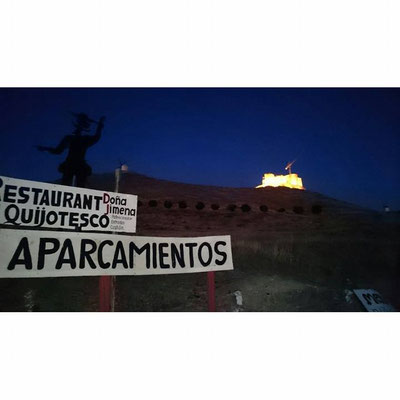 El Castillo de noche 