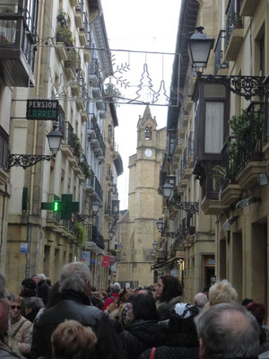 Iglesia de San Vicente au fond de la Calle Narrica