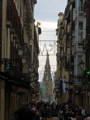 Dans l'axe de la Calle Mayor, la Catedral del Buen Pastor