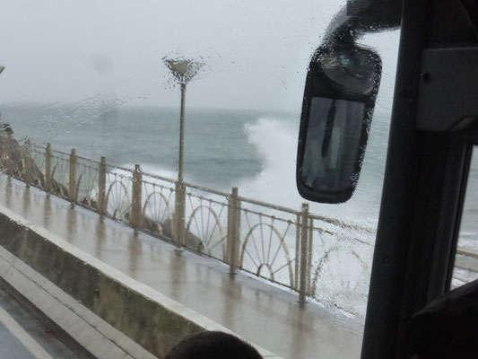 Paquet de mer à l'assaut de la route