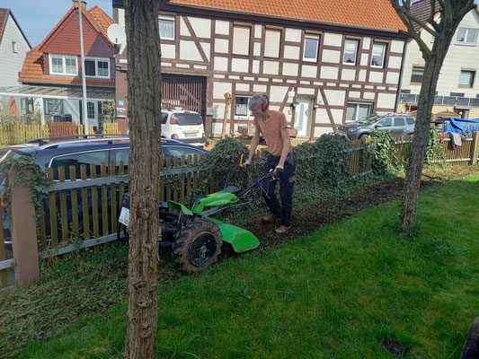 Jörg Ferber hat das Beet vorbereitet...