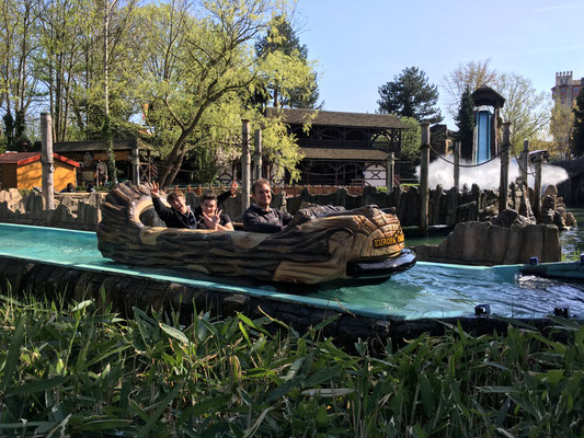 Thomas, Pascal und Jonas auf der Wildwasserbahn
