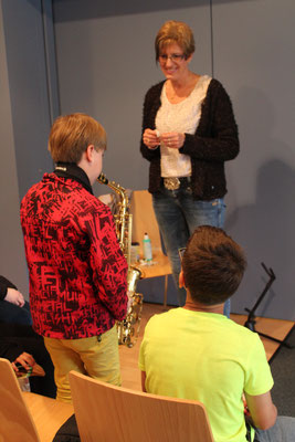 Marlene Dürst stellt das Saxophon vor