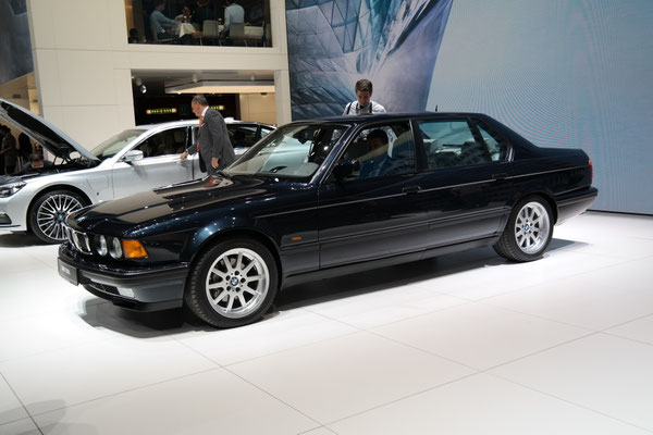 BMW 750iL (E32)