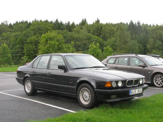 BMW 730i (E32)