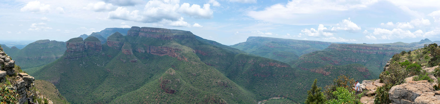 Panorama von der rechten Seite des Aussichtspunktes von einem Felsvorsprung aus