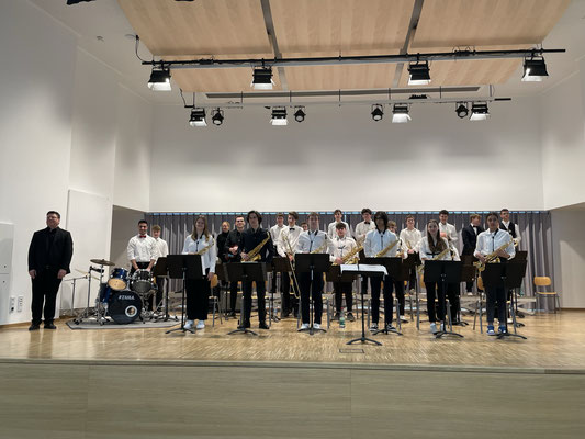 Tosender Applaus belohnte am Ende die Mitglieder der Big Band unter der Leitung von Andreas Nagl.